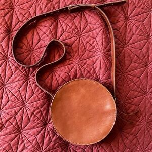 Madewell simple circle crossbody bag in leather